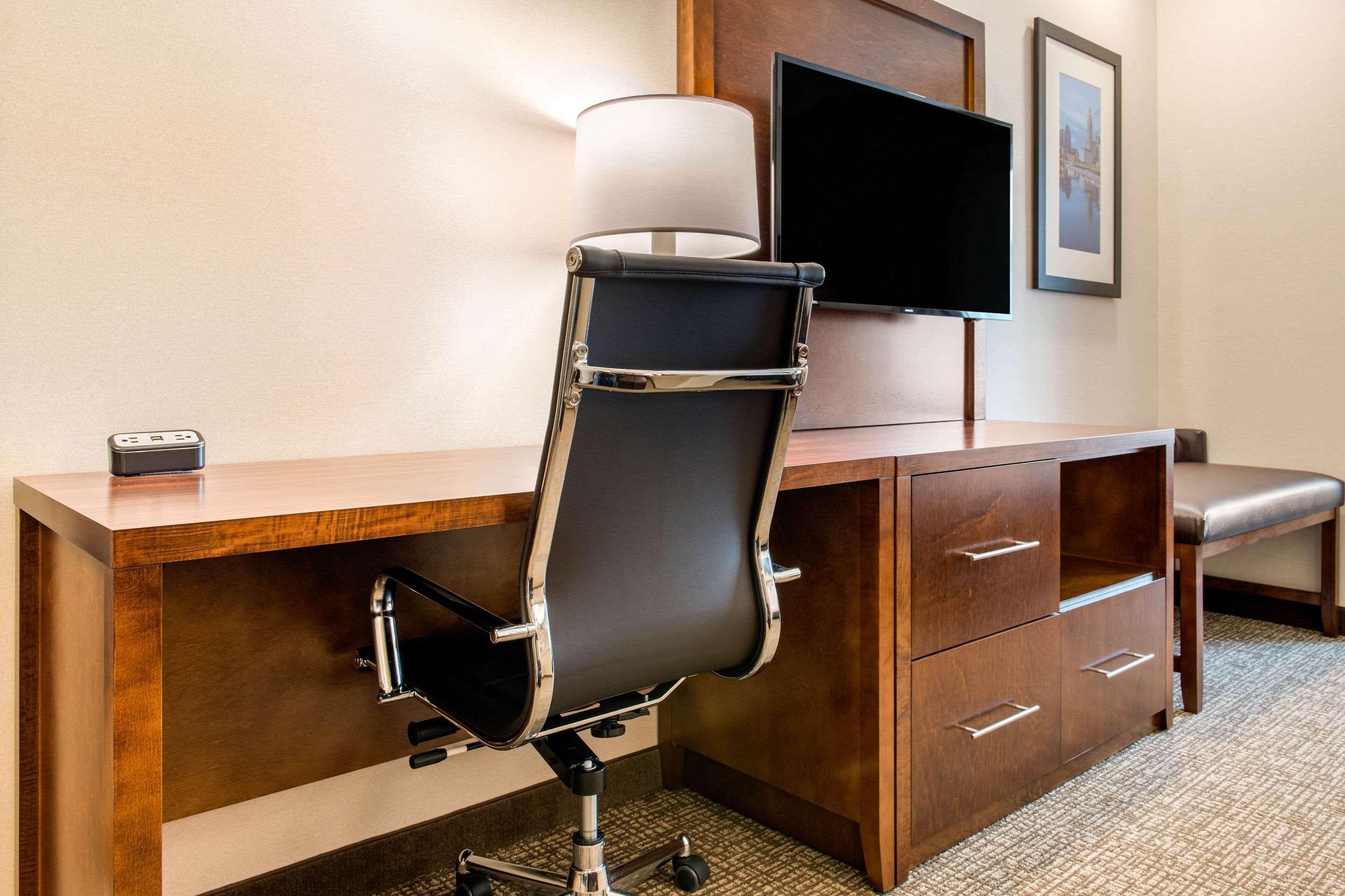 Comfort Suites Columbus Airport מראה חיצוני תמונה