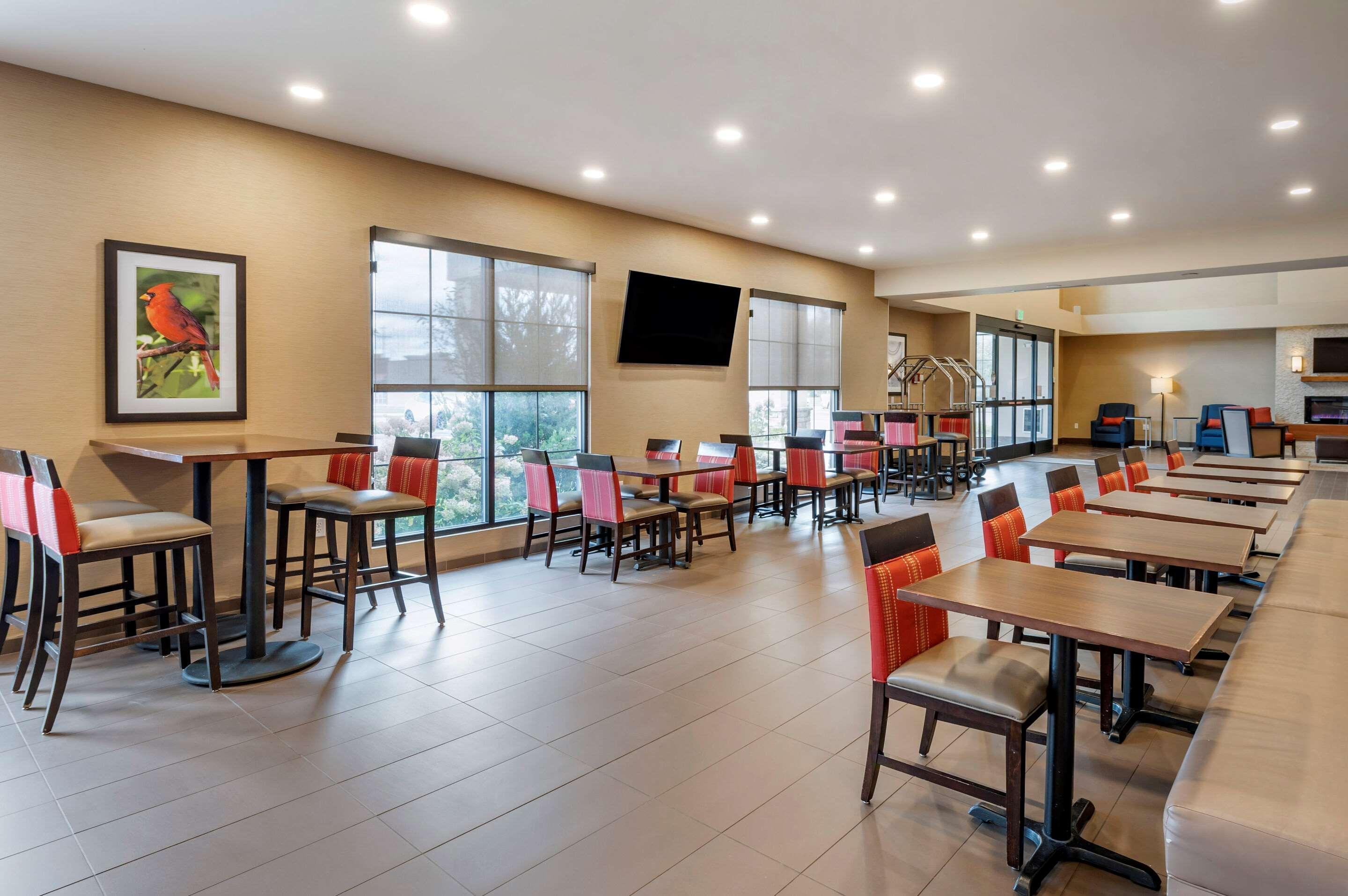 Comfort Suites Columbus Airport מראה חיצוני תמונה