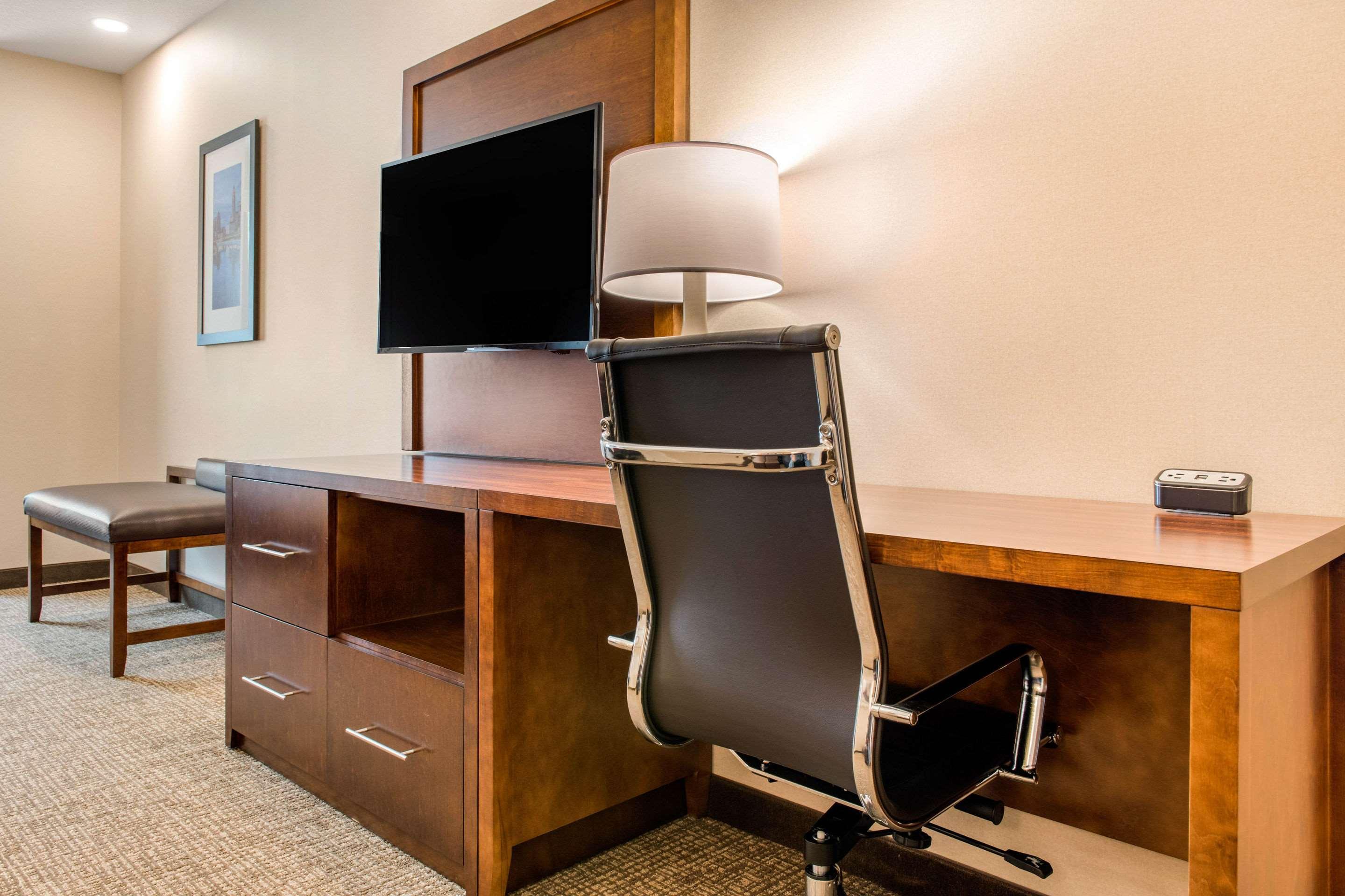 Comfort Suites Columbus Airport מראה חיצוני תמונה